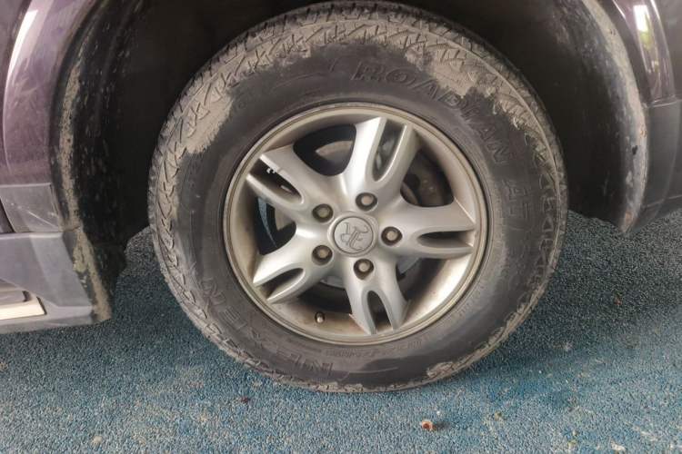 Used Roewe W5 2014 1.8T 2WD Automatic Tharu Special Edition Right Front Wheel Hub