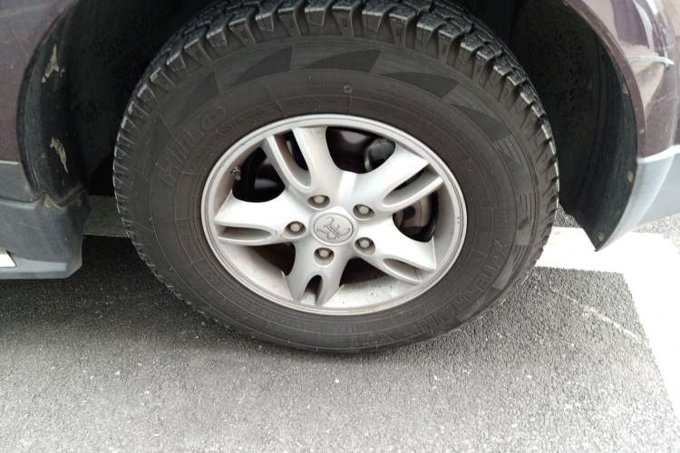 Used Roewe W5 2014 1.8T 2WD Automatic Tharu Special Edition Right Front Wheel Hub