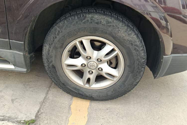 Used Roewe W5 2014 1.8T 2WD Automatic Tharu Special Edition Right Front Wheel Hub