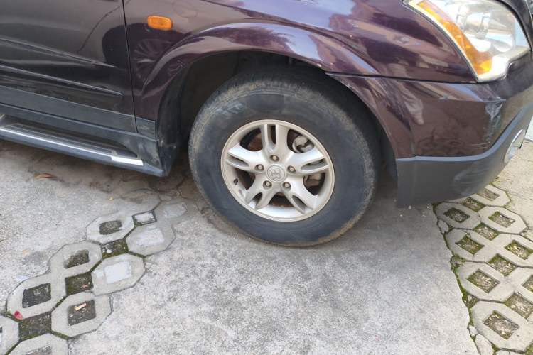 Used Roewe W5 2014 1.8T 2WD Automatic Tharu Special Edition Right Front Wheel Hub