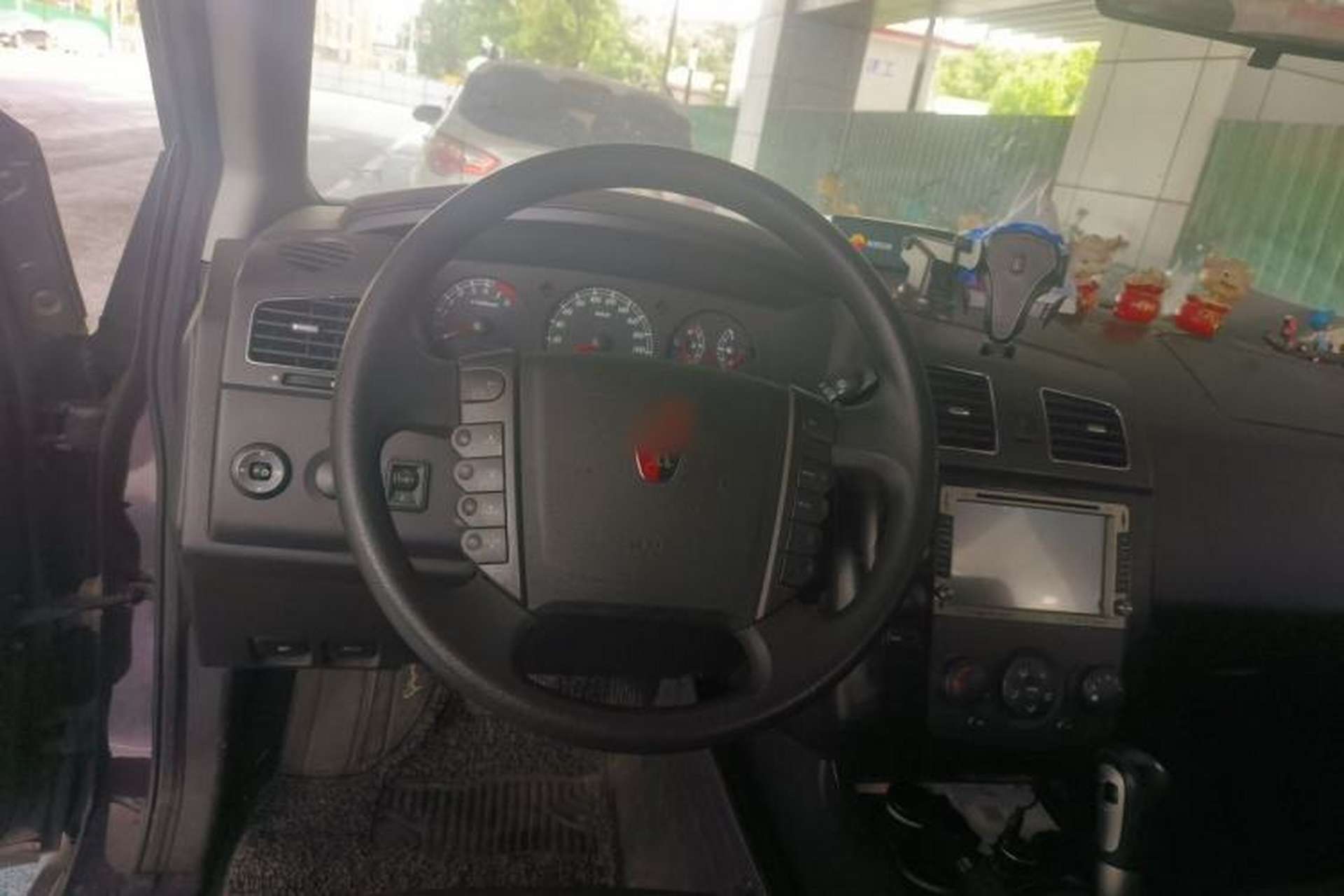 Used Roewe W5 2014 1.8T 2WD Automatic Tharu Special Edition Steering Wheel