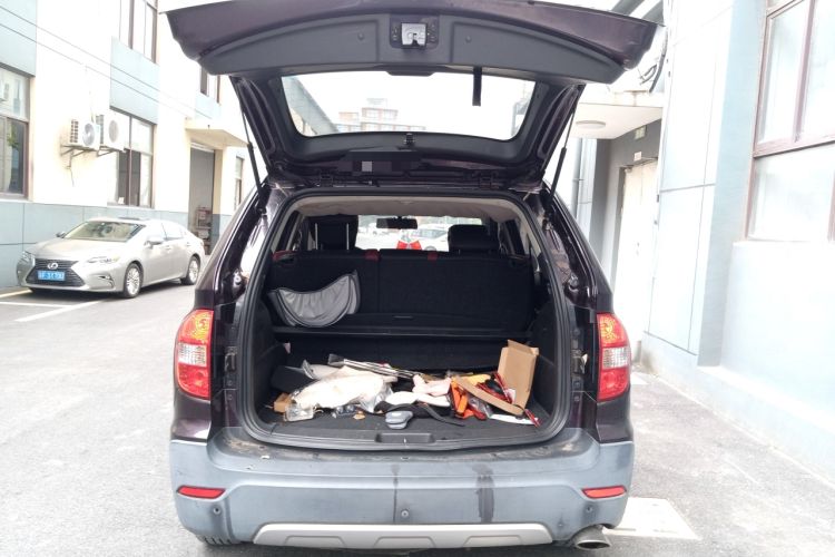 Used Roewe W5 2014 1.8T 2WD Automatic Tharu Special Edition Trunk