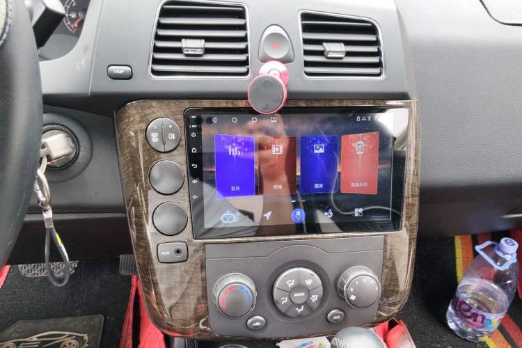 Used Roewe W5 2014 1.8T 2WD Automatic Tharu Special Edition Audio And AC Panel