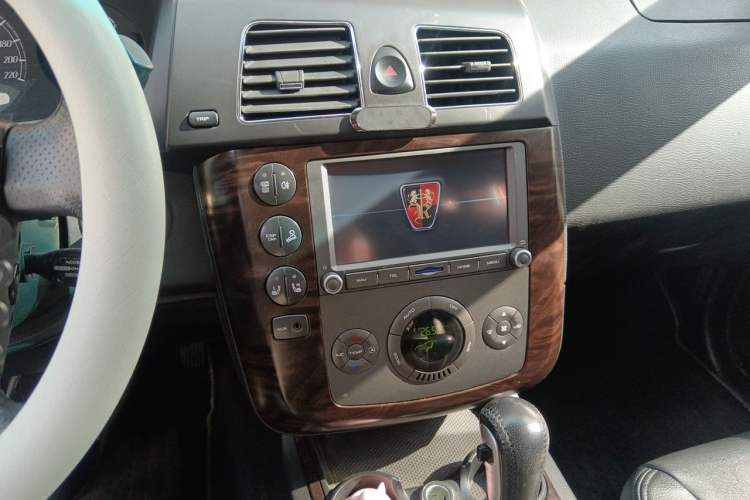 Used Roewe W5 2014 1.8T 4WD Automatic Haoyu Special Edition Audio And AC Panel