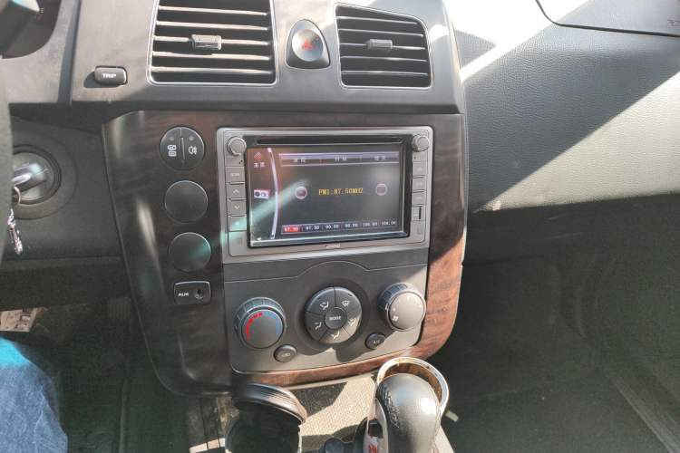 Used Roewe W5 2014 1.8T 2WD Automatic Tharu Special Edition Audio And AC Panel