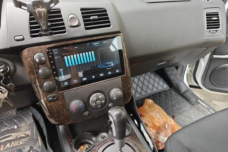 Used Roewe W5 2014 1.8T 2WD Automatic Tharu Special Edition Audio And AC Panel