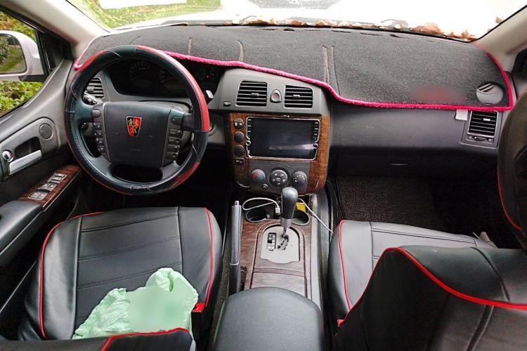 Used Roewe W5 2014 1.8T 2WD Automatic Tharu Special Edition Center Console