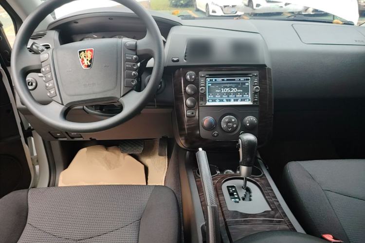 Used Roewe W5 2014 1.8T 2WD Automatic Tharu Special Edition Center Console