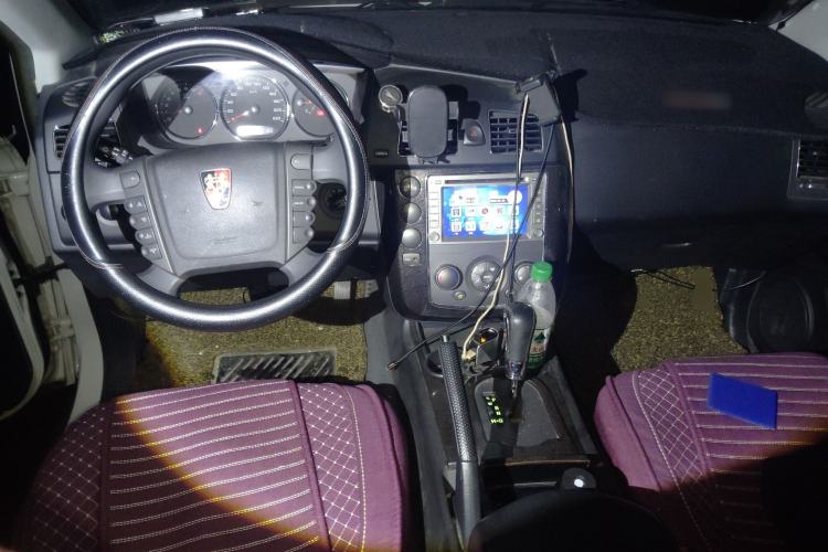 Used Roewe W5 2014 1.8T 2WD Automatic Tharu Special Edition Center Console
