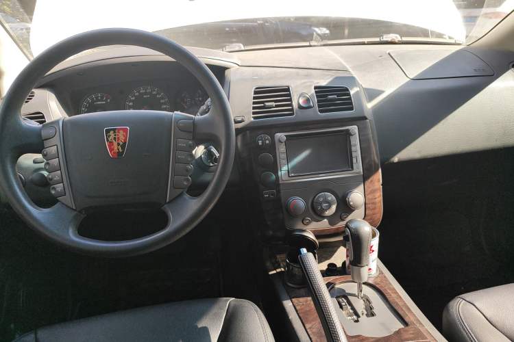 Used Roewe W5 2014 1.8T 2WD Automatic Tharu Special Edition Center Console