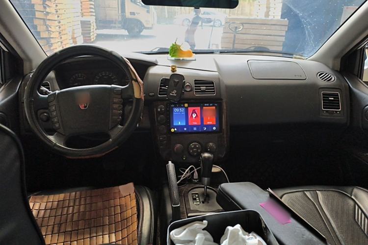 Used Roewe W5 2014 1.8T 2WD Automatic Tharu Special Edition Center Console