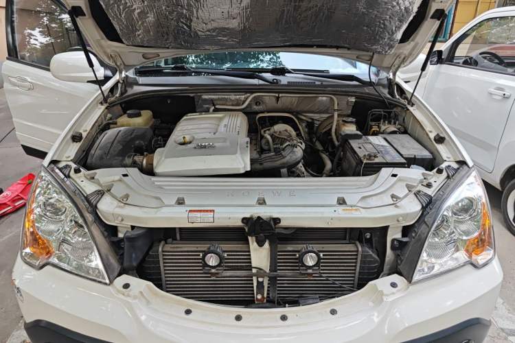 Used Roewe W5 2014 1.8T 2WD Automatic Tharu Special Edition Engine Bay