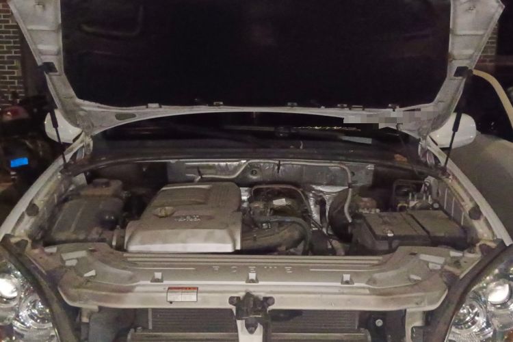 Used Roewe W5 2014 1.8T 2WD Automatic Tharu Special Edition Engine Bay