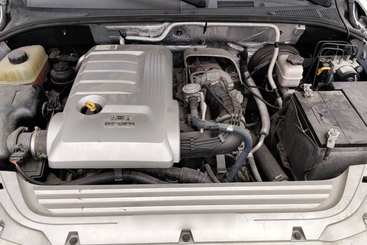 Used Roewe W5 2014 1.8T 2WD Automatic Tharu Special Edition Engine Bay