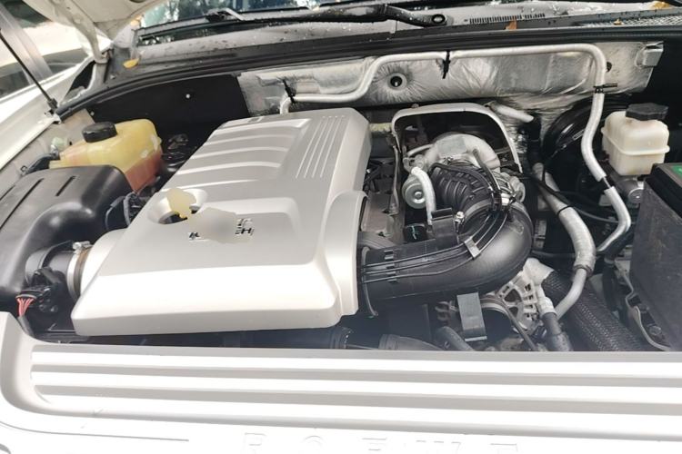 Used Roewe W5 2014 1.8T 2WD Automatic Tharu Special Edition Engine Bay