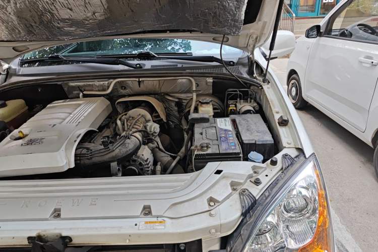 Used Roewe W5 2014 1.8T 2WD Automatic Tharu Special Edition Engine Bay Left