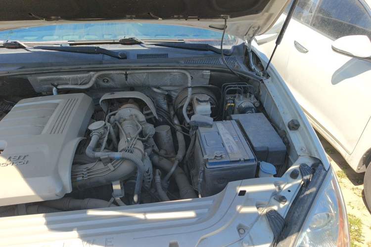Used Roewe W5 2014 1.8T 4WD Automatic Haoyu Special Edition Engine Bay Left