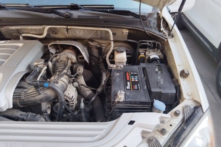 Used Roewe W5 2014 1.8T 4WD Automatic Haoyu Special Edition Engine Bay Left