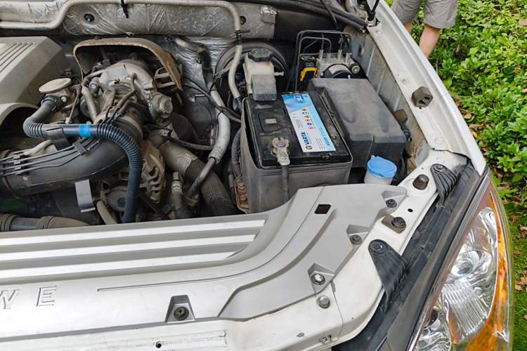 Used Roewe W5 2014 1.8T 2WD Automatic Tharu Special Edition Engine Bay Left