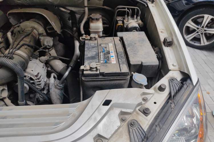 Used Roewe W5 2014 1.8T 4WD Automatic Haoyu Special Edition Engine Bay Left