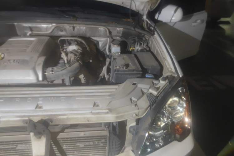 Used Roewe W5 2014 1.8T 4WD Automatic Haoyu Special Edition Engine Bay Left