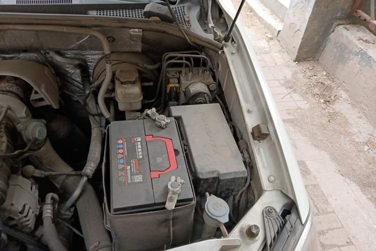 Used Roewe W5 2014 1.8T 4WD Automatic Haoyu Special Edition Engine Bay Left