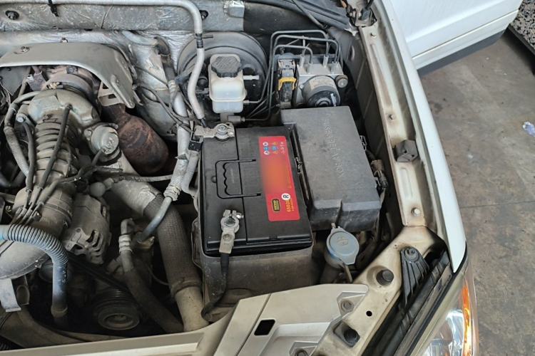 Used Roewe W5 2014 1.8T 2WD Automatic Tharu Special Edition Engine Bay Left