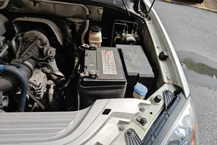 Used Roewe W5 2014 1.8T 2WD Automatic Tharu Special Edition Engine Bay Left