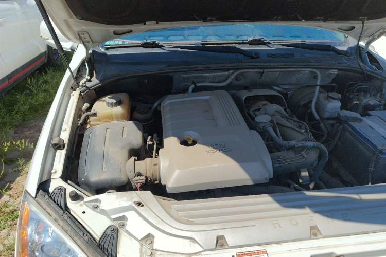 Used Roewe W5 2014 1.8T 4WD Automatic Haoyu Special Edition Engine Bay Right