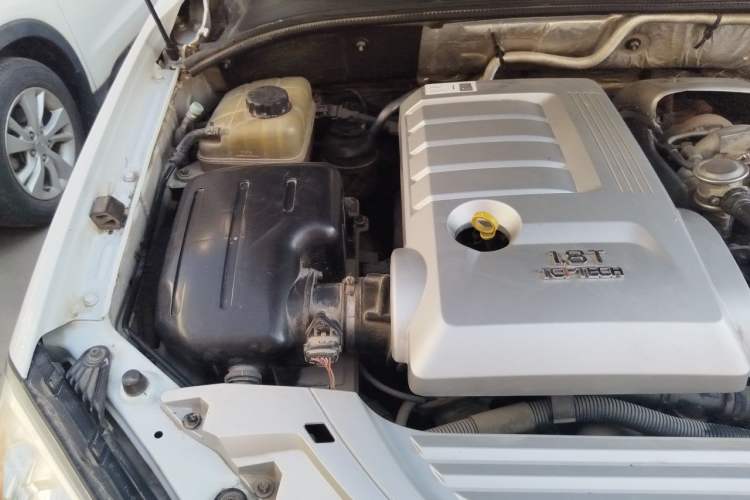 Used Roewe W5 2014 1.8T 4WD Automatic Haoyu Special Edition Engine Bay Right