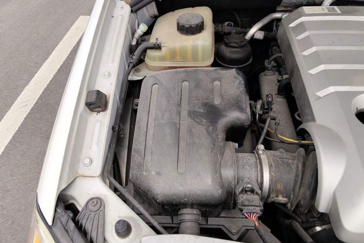 Used Roewe W5 2014 1.8T 2WD Automatic Tharu Special Edition Engine Bay Right