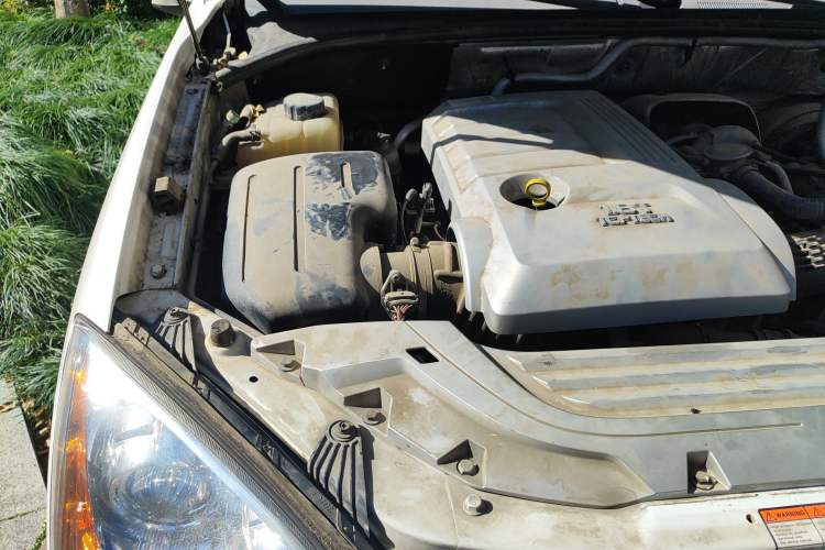 Used Roewe W5 2014 1.8T 2WD Automatic Tharu Special Edition Engine Bay Right