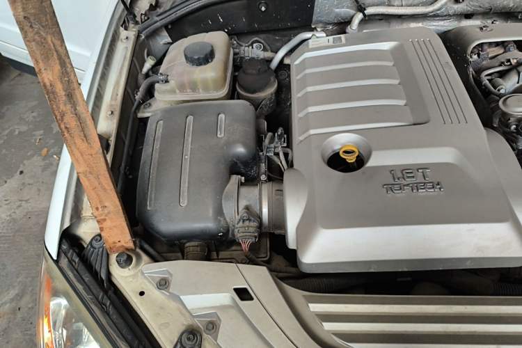 Used Roewe W5 2014 1.8T 2WD Automatic Tharu Special Edition Engine Bay Right