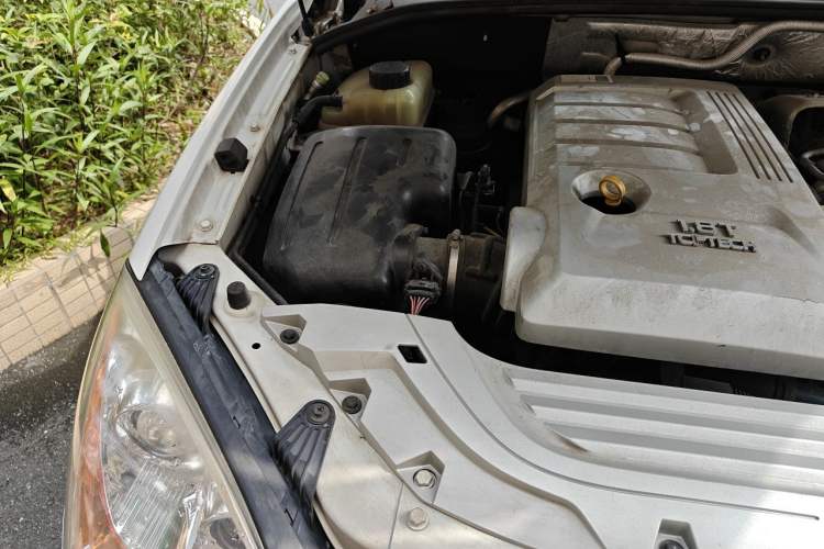 Used Roewe W5 2014 1.8T 2WD Automatic Tharu Special Edition Engine Bay Right
