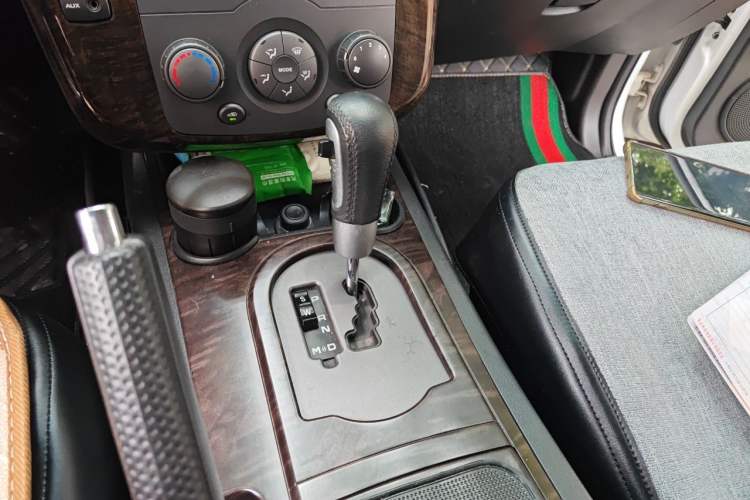 Used Roewe W5 2014 1.8T 2WD Automatic Tharu Special Edition Gear Lever