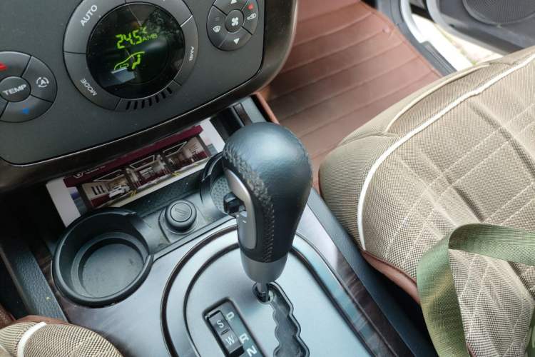 Used Roewe W5 2014 1.8T 4WD Automatic Haoyu Special Edition Gear Lever