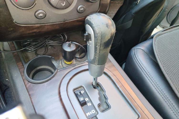 Used Roewe W5 2014 1.8T 2WD Automatic Tharu Special Edition Gear Lever