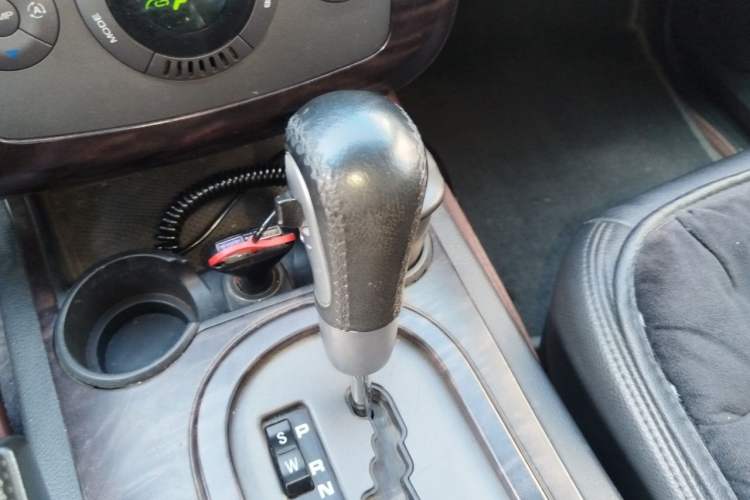 Used Roewe W5 2014 1.8T 4WD Automatic Haoyu Special Edition Gear Lever