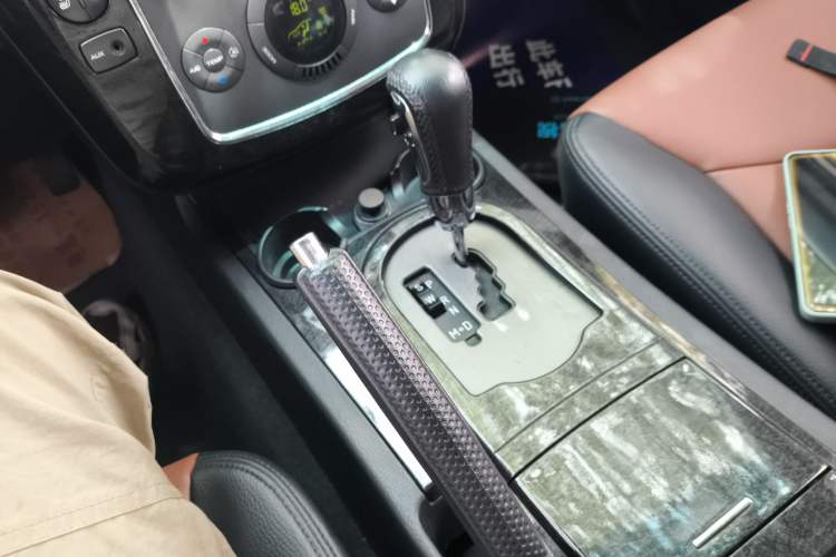 Used Roewe W5 2014 1.8T 4WD Automatic Haoyu Special Edition Gear Lever