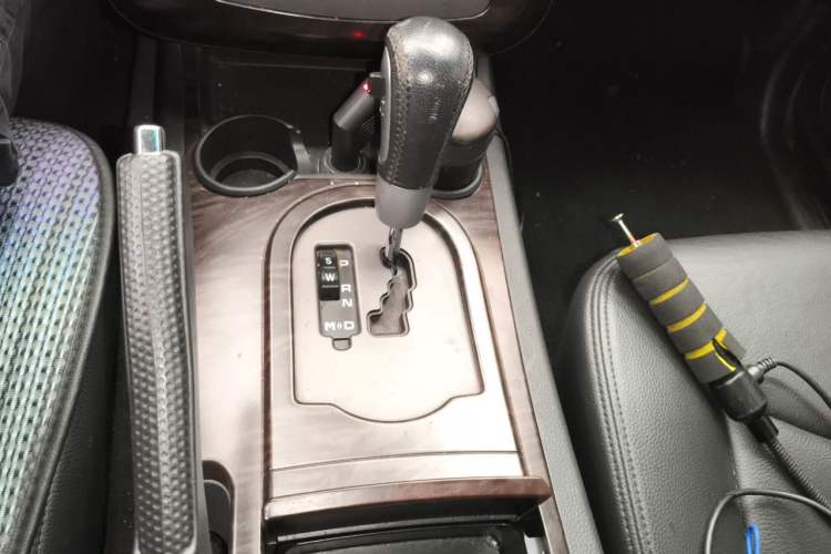Used Roewe W5 2014 1.8T 4WD Automatic Haoyu Special Edition Gear Lever