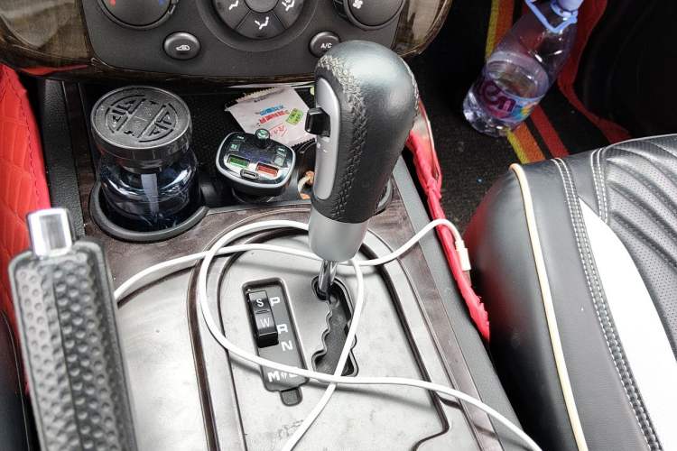 Used Roewe W5 2014 1.8T 2WD Automatic Tharu Special Edition Gear Lever
