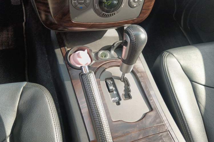 Used Roewe W5 2014 1.8T 4WD Automatic Haoyu Special Edition Gear Lever