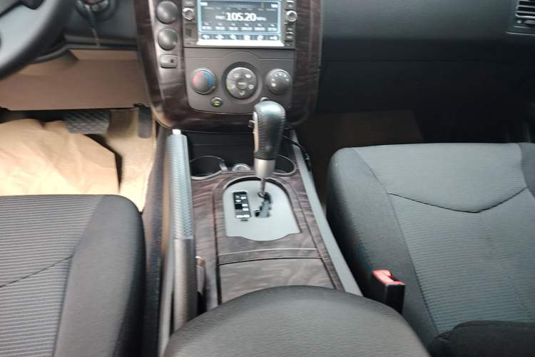 Used Roewe W5 2014 1.8T 2WD Automatic Tharu Special Edition Gear Lever
