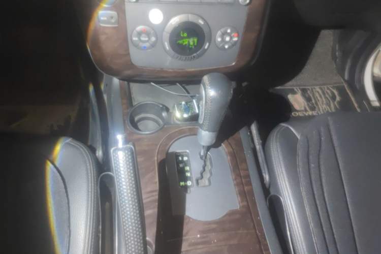 Used Roewe W5 2014 1.8T 4WD Automatic Haoyu Special Edition Gear Lever