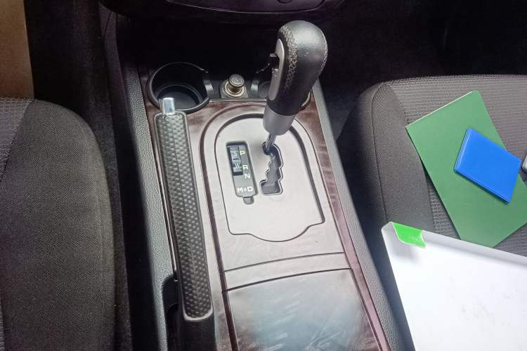 Used Roewe W5 2014 1.8T 2WD Automatic Tharu Special Edition Gear Lever
