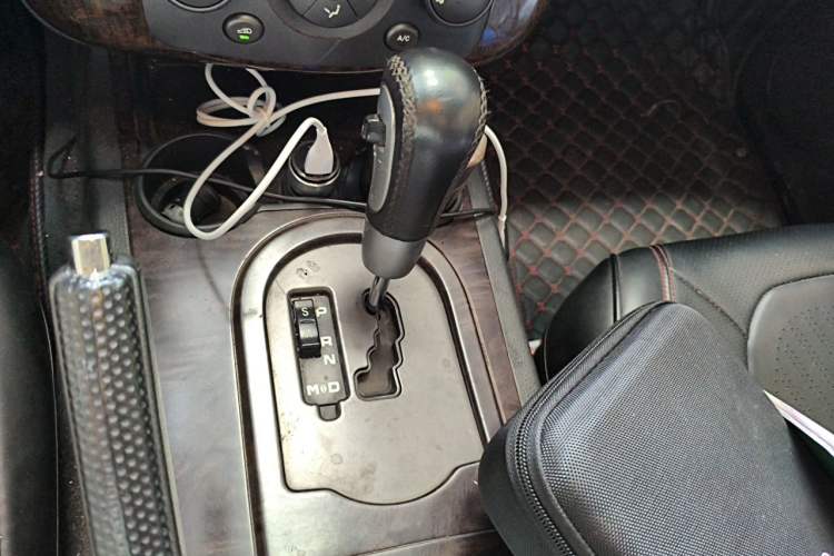Used Roewe W5 2014 1.8T 2WD Automatic Tharu Special Edition Gear Lever
