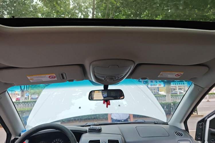 Used Roewe W5 2014 1.8T 2WD Automatic Tharu Special Edition Headliner