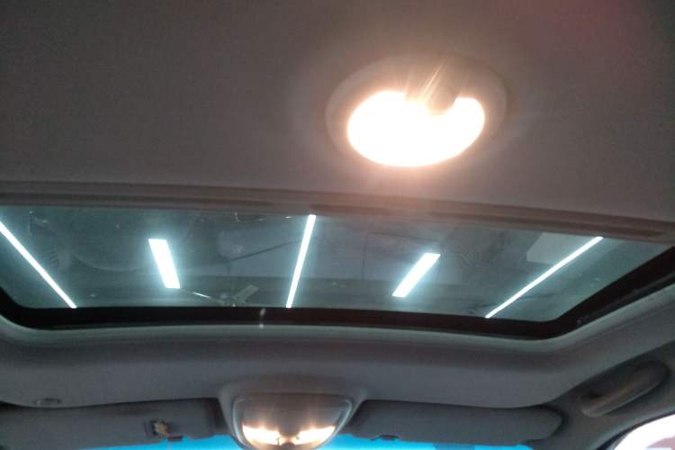 Used Roewe W5 2014 1.8T 4WD Automatic Haoyu Special Edition Headliner