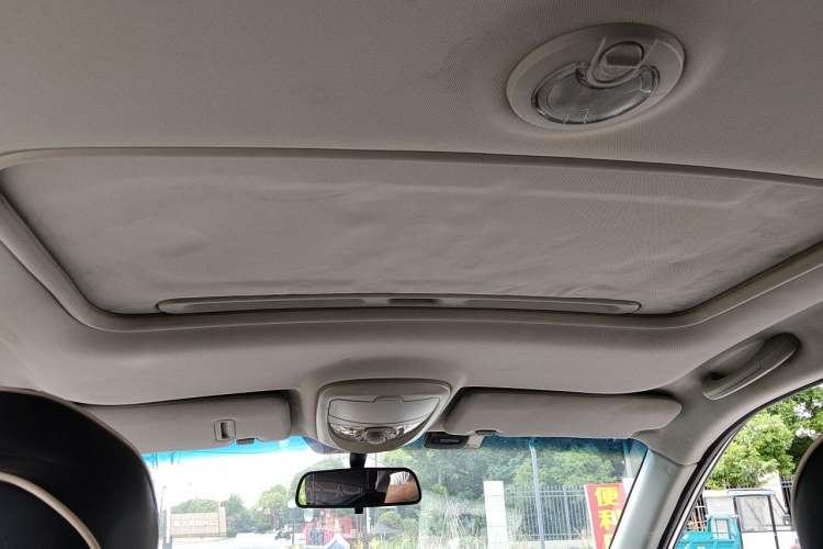 Used Roewe W5 2014 1.8T 2WD Automatic Tharu Special Edition Headliner