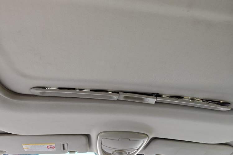 Used Roewe W5 2014 1.8T 2WD Automatic Tharu Special Edition Headliner